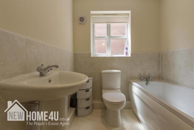 FAMILY BATHROOM: