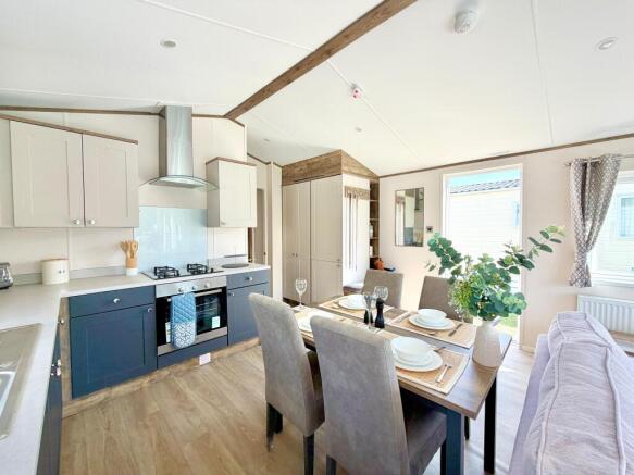2025 Willerby Malton Elite, Oaklands Holiday Park, Clacton-on-Sea, Essex, CO16 8HW photo 4