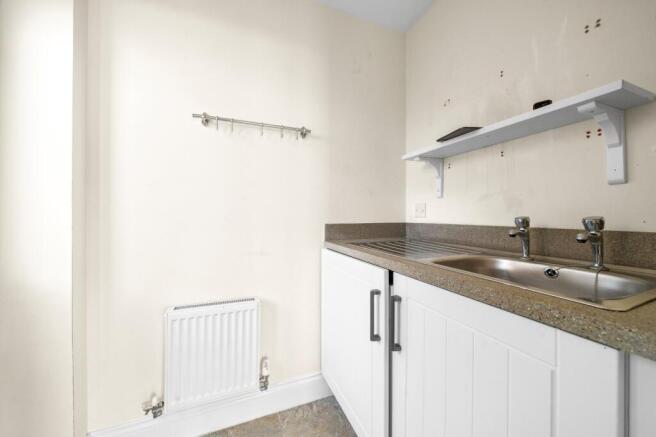 4 bed Semi-Detached for sale Image 6