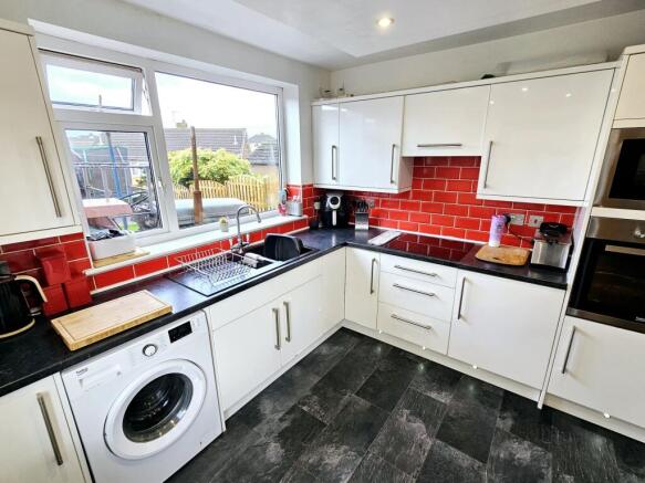 3 bed Semi-Detached for sale Image 7