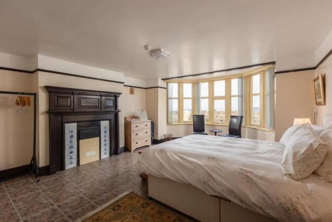 6 bed House for sale Image 7