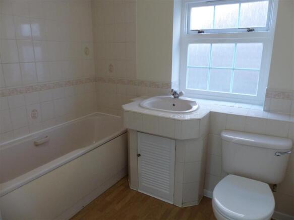 BATHROOM.JPG