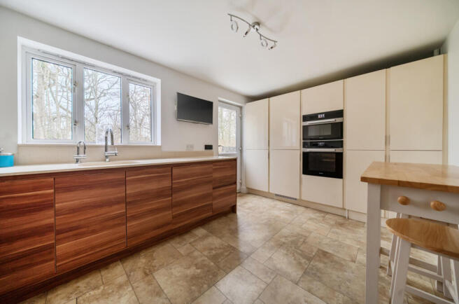 1414573-5-698da76...