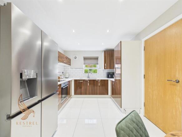 4 bed Detached for sale Image 8