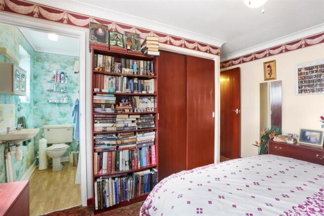 676945885 - 23 Travers House, 127 Dalmeny Avenue N