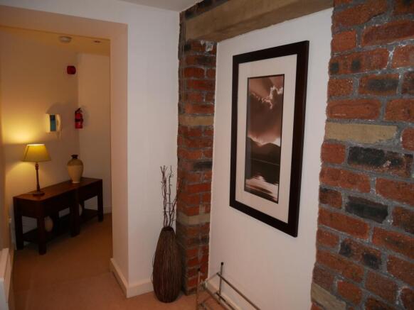 3 bed Apartment to rent Image 12
