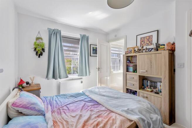 4 bed Semi-Detached for sale Image 8