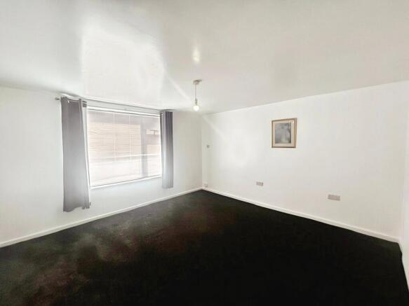 2 bed Flat to rent Image 4