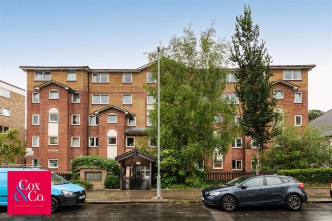 1-bed house on Amber Court, Holland Road, Hove, £100,000