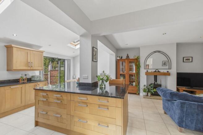 4 bed Semi-Detached for sale Image 5