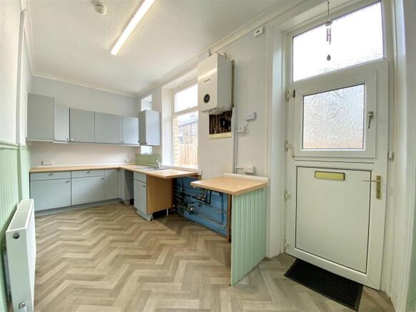 3 bed House for sale Image 4