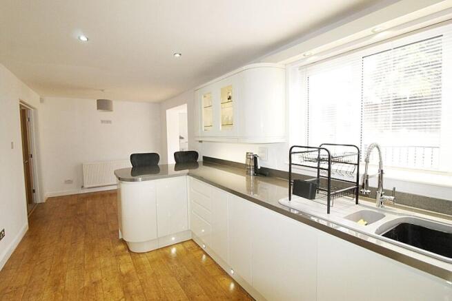4 bed Detached for sale Image 10