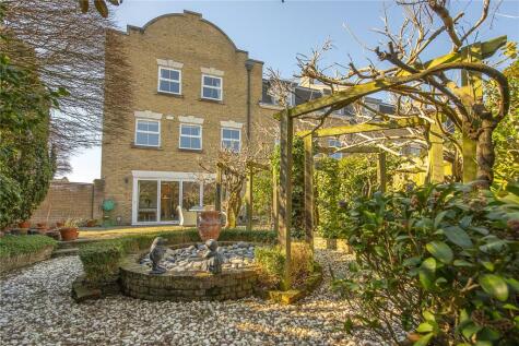 Clearwater Place, Surbiton, KT6