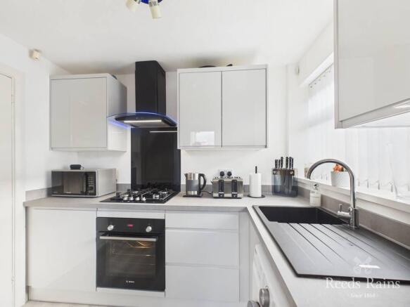 3 bed Semi-Detached for sale Image 8