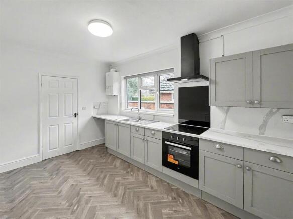007 Kitchen.jpg
