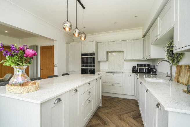 4 bed Semi-Detached for sale Image 9
