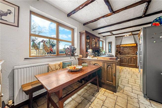 6 bed Semi-Detached for sale Image 8