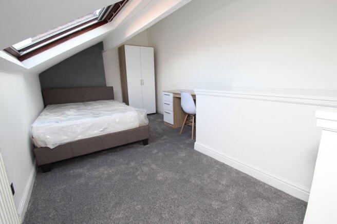 3 bed House Share to rent Image 9
