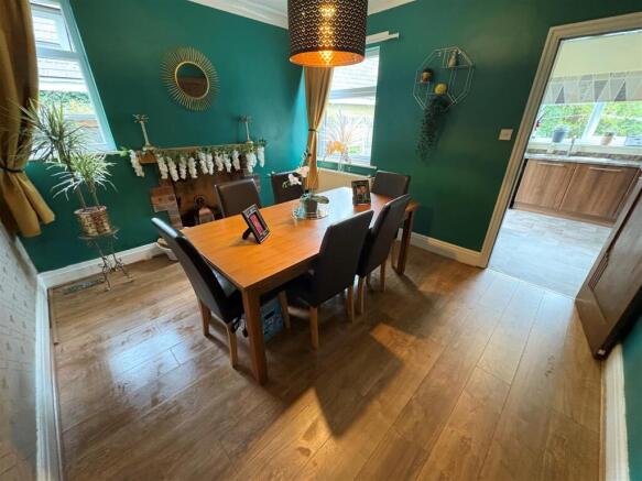 2 bed Semi-Detached Bungalow for sale Image 4