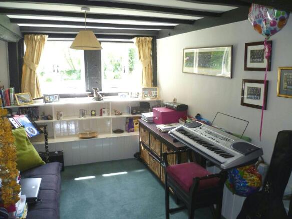 Snug/Playroom