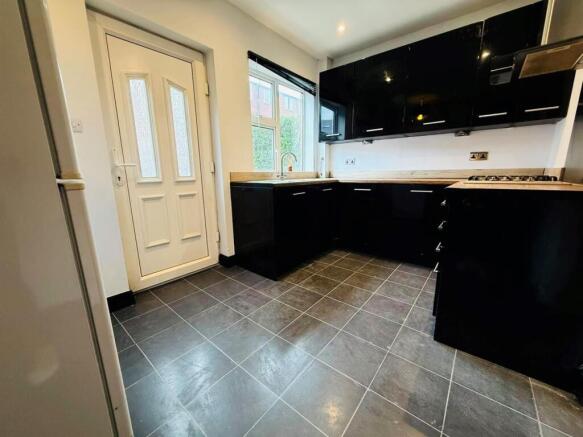 3 bed Terraced to rent Image 4