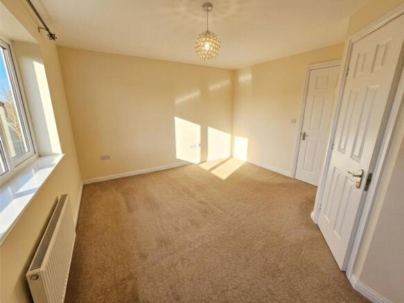 3 bed Town House to rent Image 10
