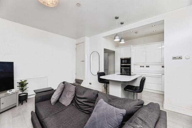 3 bed Terraced for sale Image 8