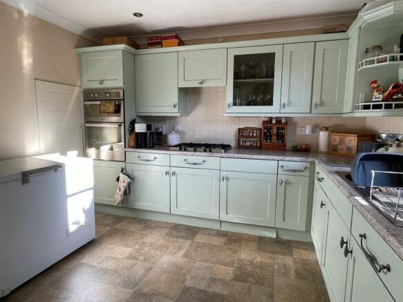 Kitchen1.jpg