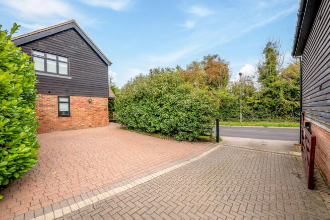 Alma Barn Mews, Chelsfield Lane BR6 photo 4