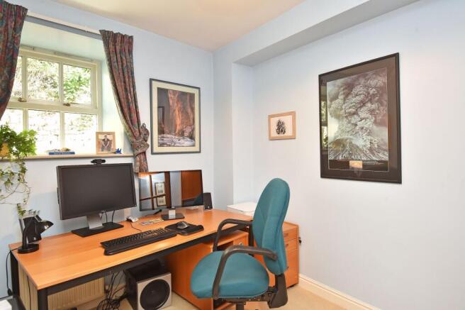 4 bed House for sale Image 10