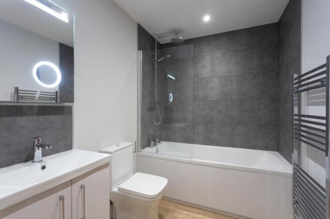 2 bed Apartment to rent Image 8