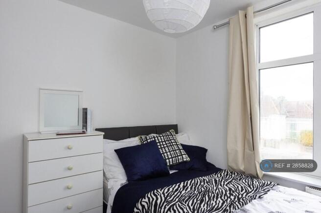 Room 4 - Available