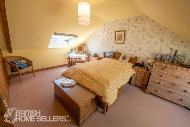 4 bed Semi-Detached for sale Image 12
