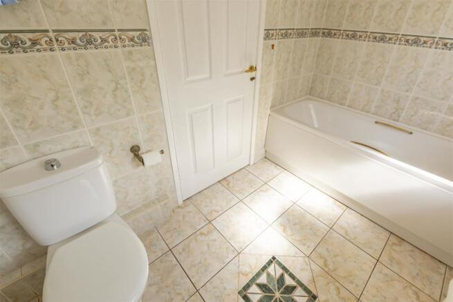 Bathroom_DSC5969-HDR copy.jpg
