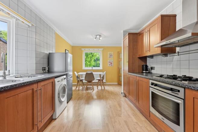2 bed Flat for sale Image 4