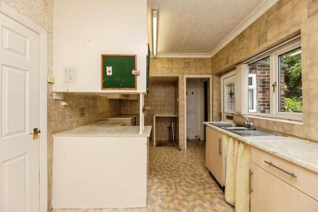 3 bed Terraced for sale Image 11