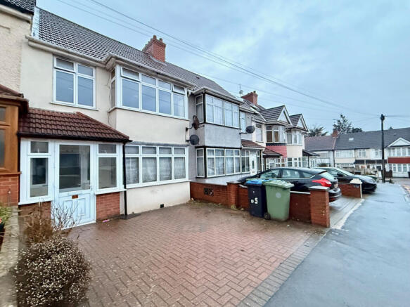 Newly decorated Three bedroom House to rent in Al