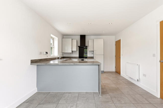 4 bed Detached for sale Image 11