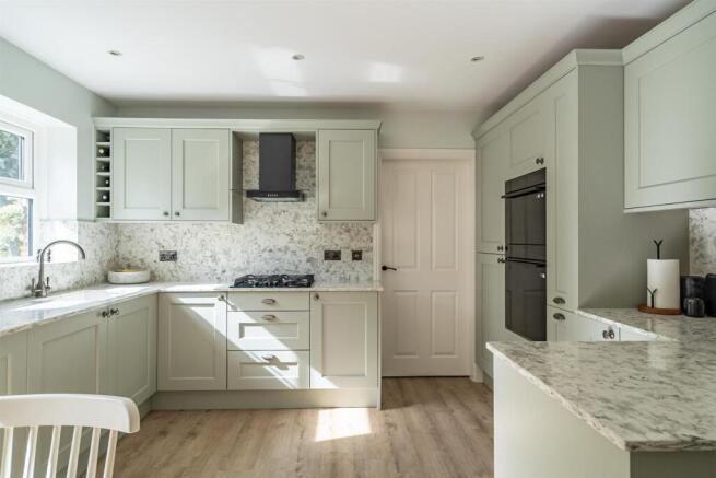4 bed Detached for sale Image 6