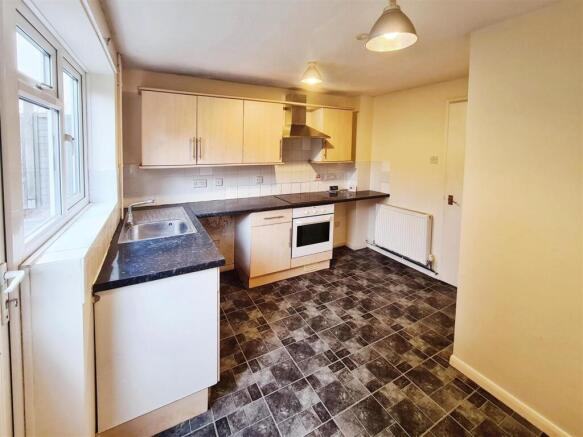 Kitchen 2.jpg