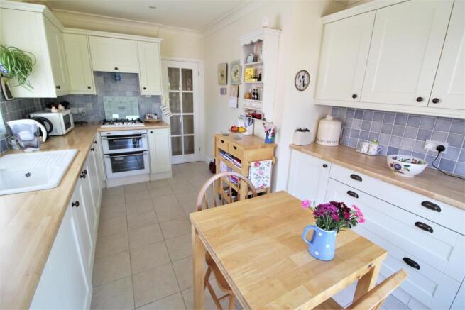 KITCHEN/BREAKFAST ROOM