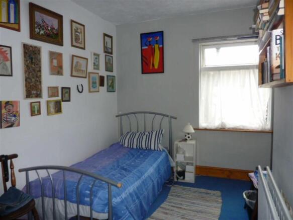 BEDROOM 2