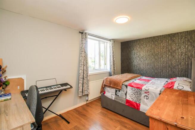 3 bed Semi-Detached for sale Image 11