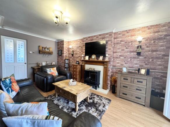 2 bed Semi-Detached for sale Image 8