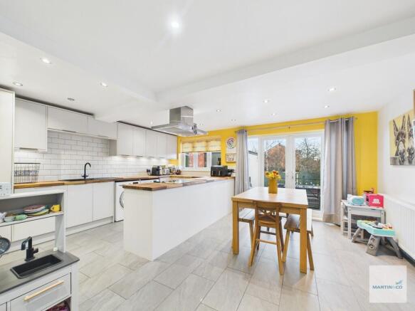 CAM03394G0-PR0438...