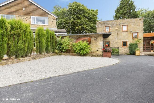 5 bed Detached for sale Image 6