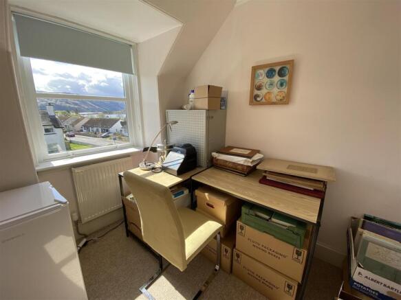 STUDY BEDROOM 2.JPG