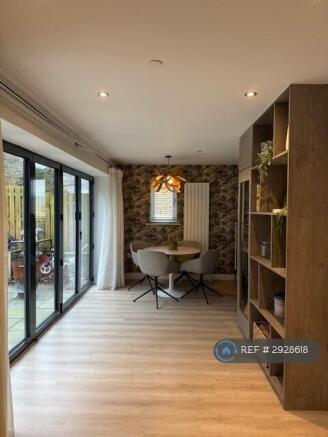 4 bed Detached to rent Image 5