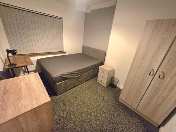 4 bed Semi-Detached to rent Image 7