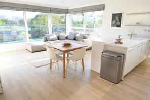 87, May Baird Gardens, Aberdeen AB25 3BR
